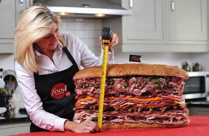 A_giant_meat_sandwich_3